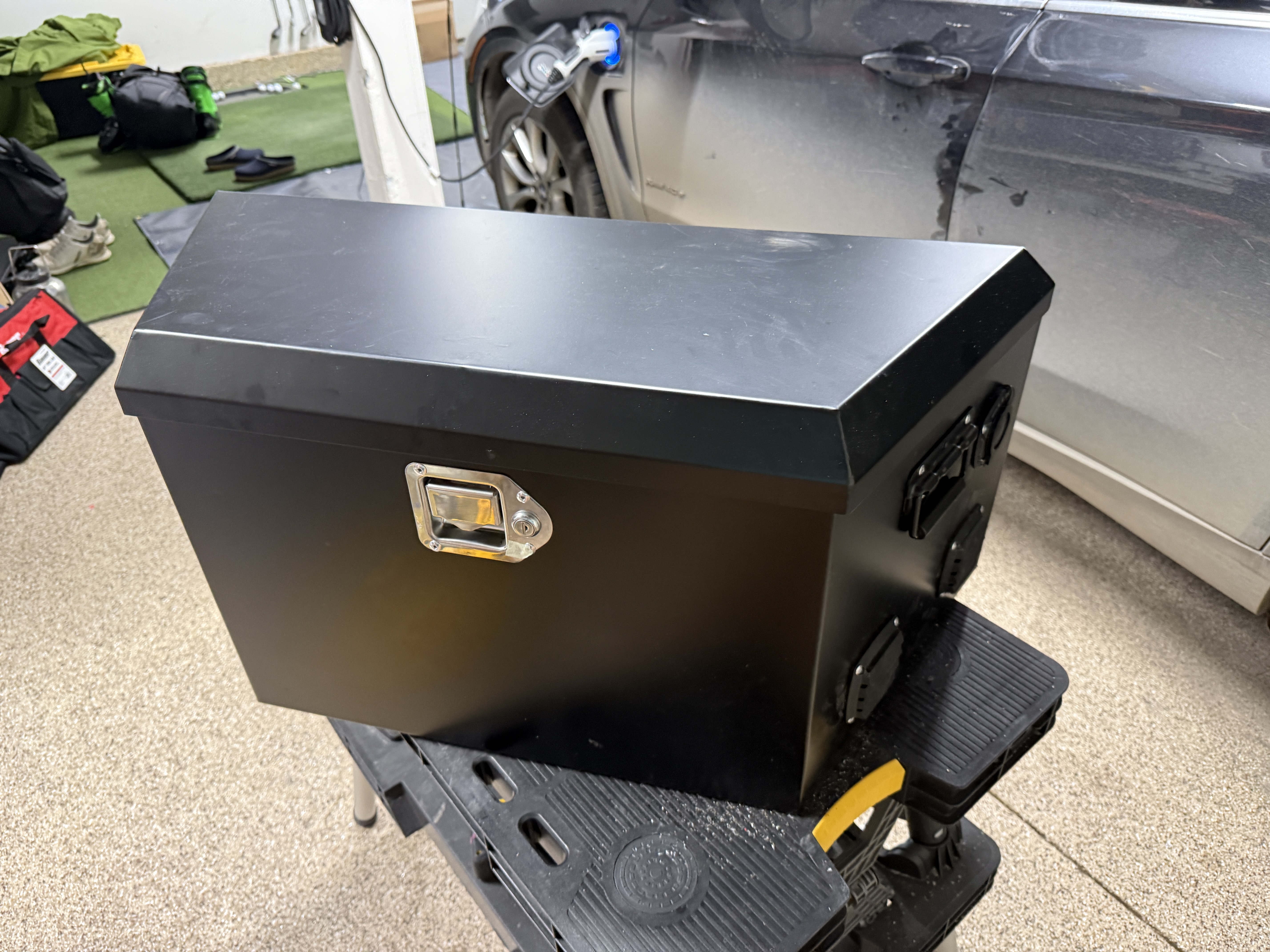 Tongue box assembly detail view