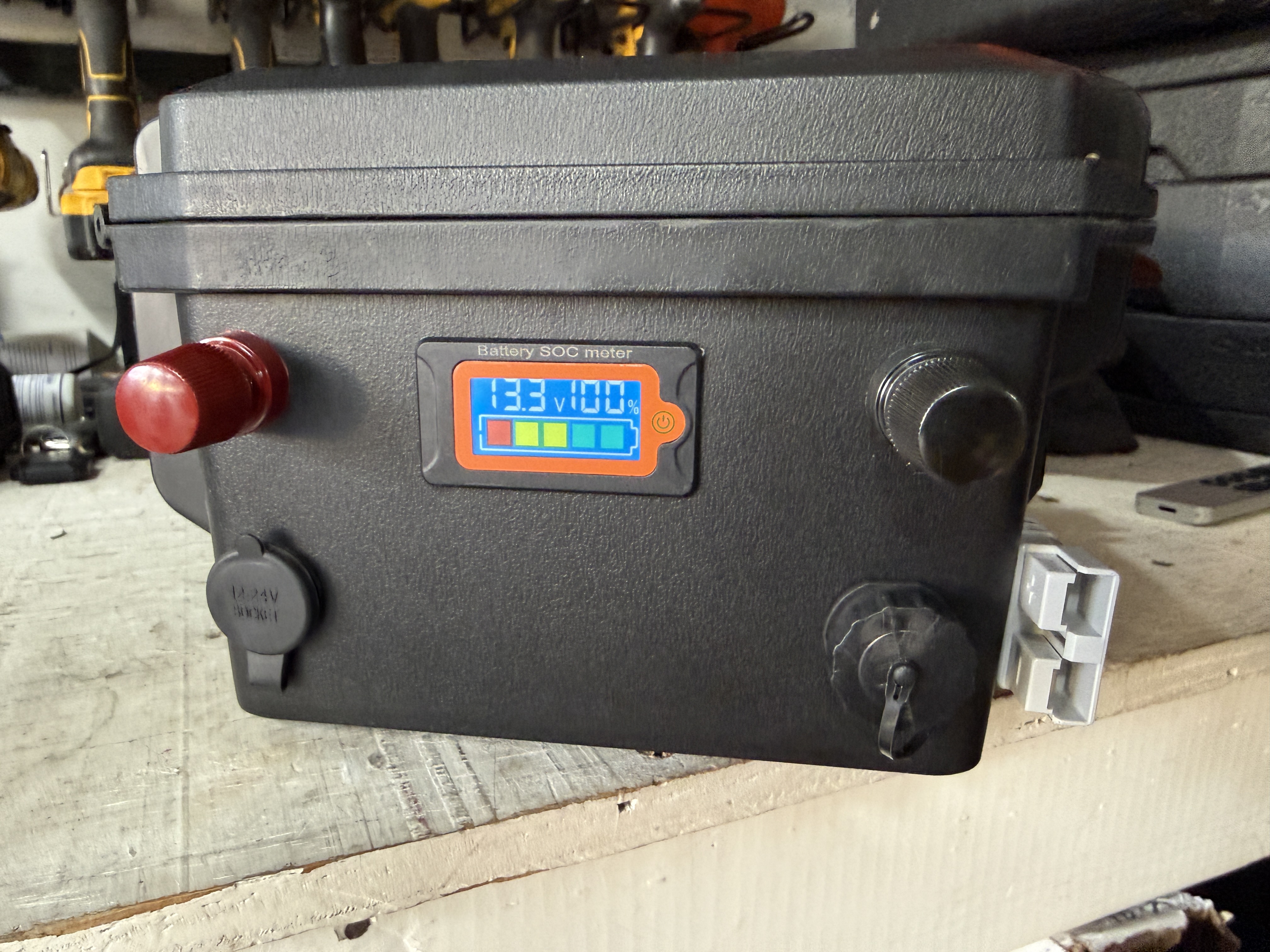 Battery box with voltage display at 13.3V and 100 percent